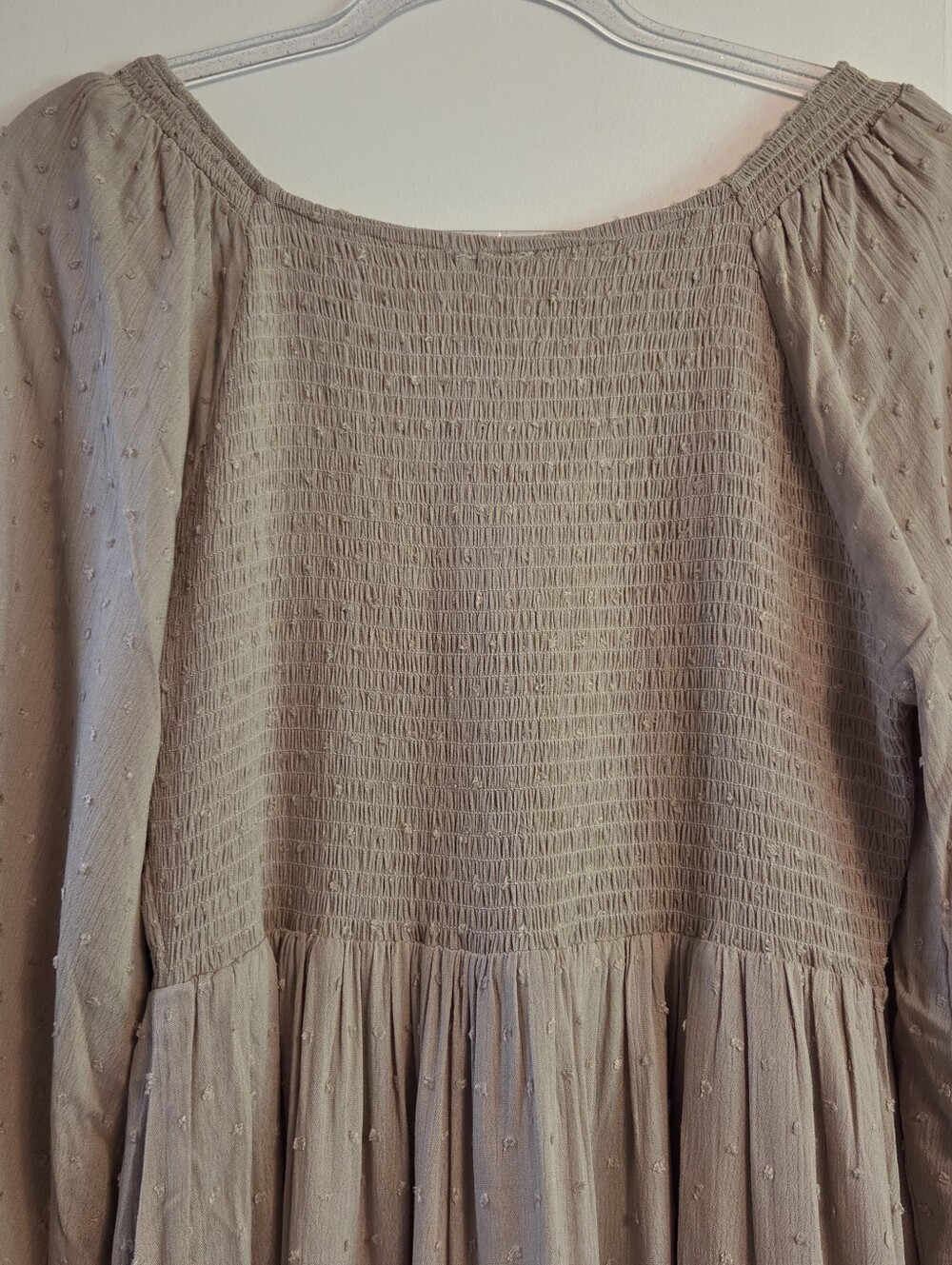 BALTIC BORN Lainey Swiss Dot Smocked Long Sleeve Midi Dress Beige Large - Picture 5 of 8